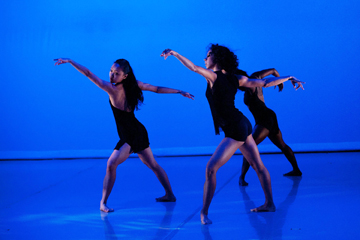 VON USSAR danceworks, photo Christopher Duggan, dancers Mindy Lai, Tina Vasquez, Nichelle Wright