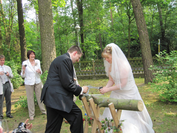 Mr & Mrs. Alexander & Eve Sparkowsky cooperating after taking marriage vows in Berlin, Germany