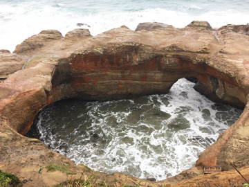 Rock formation at Devils Punchbols State park