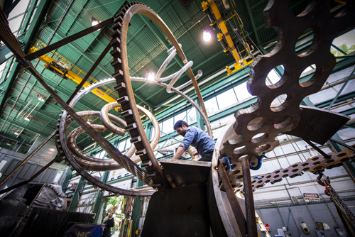 Fabrication process of Dina Wind’s Harp of David #1.  The Seward Johnson Atelier. Photo courtesy of the Seward Johnson Atelier. Photographer: Ken Ek. 